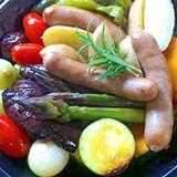 夏野菜とハーブとソーセージのタジン